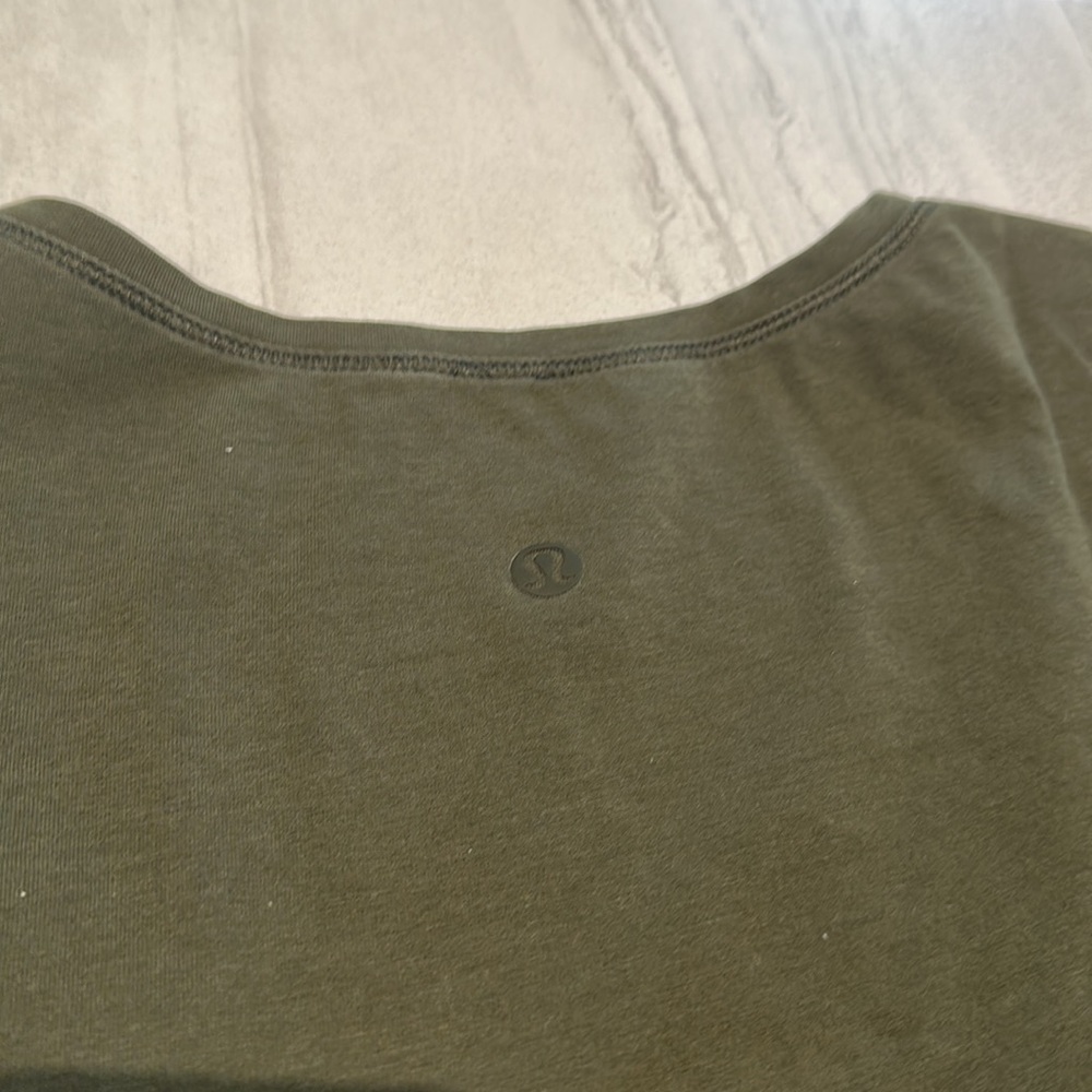 Lululemon Short Sleeve Top - Picture 5 of 5
